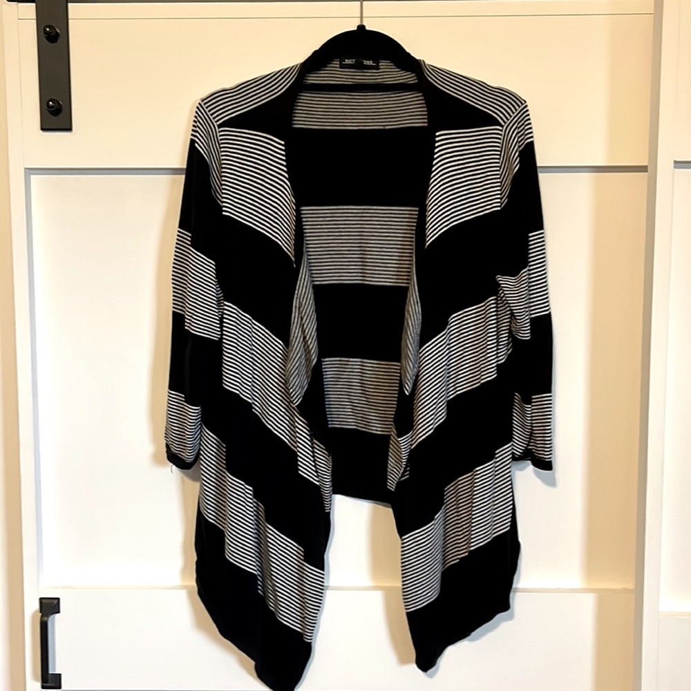 Notations Cardigan Sweater Size Large Black and White